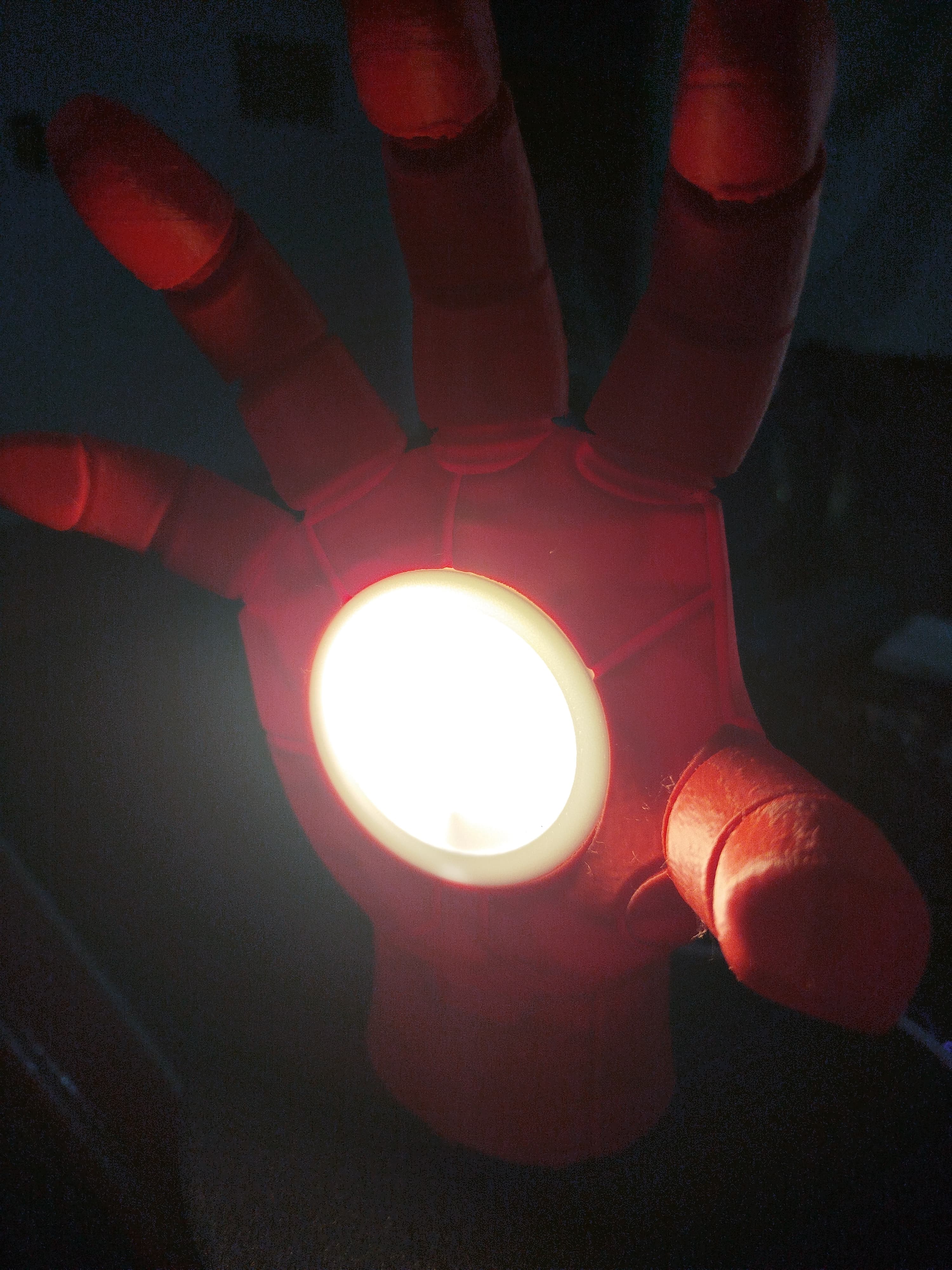 🦾 Lámpara LED Mano de Iron Man